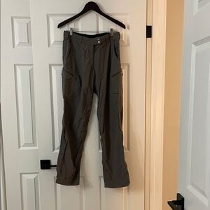 Women’s Gray Cargo Convertible Travel Pants